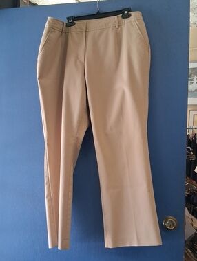 Women’s Slim Straight Khaki Chinos - Tan